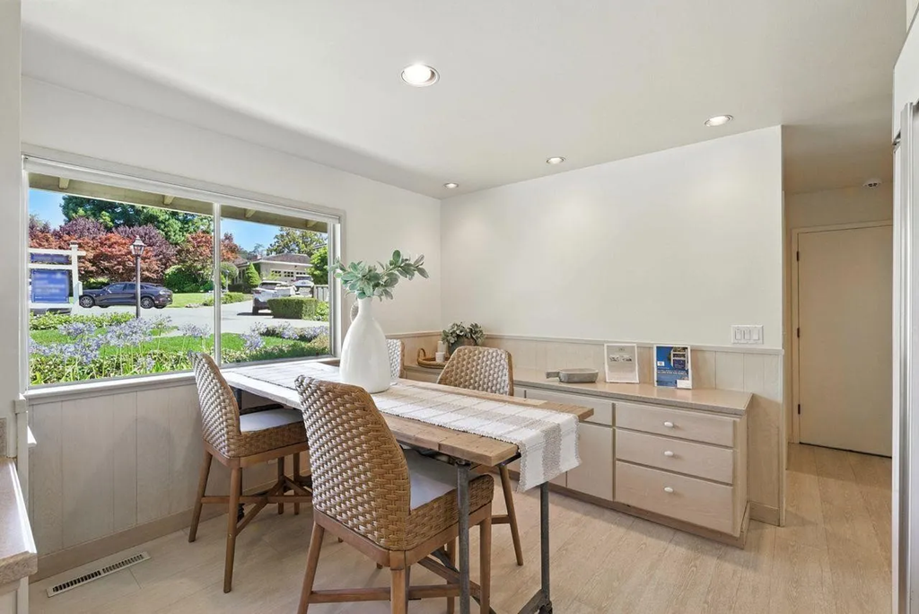 2040 Longden Cir 007.png