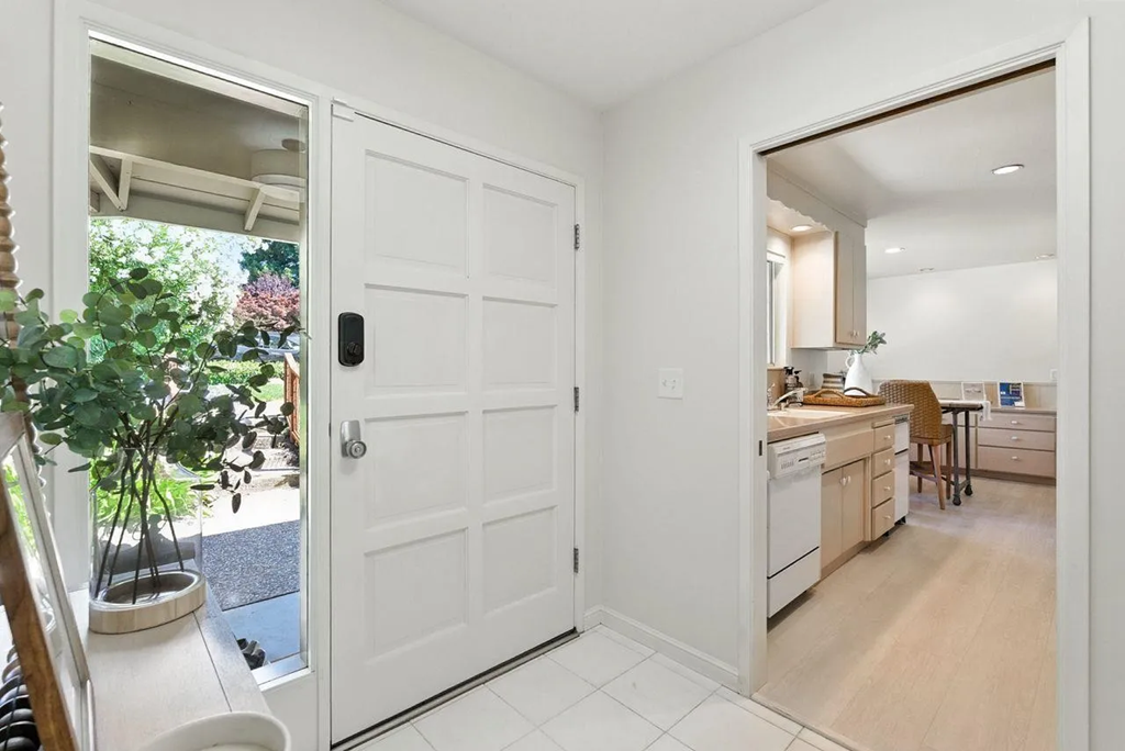 2040 Longden Cir 005.png