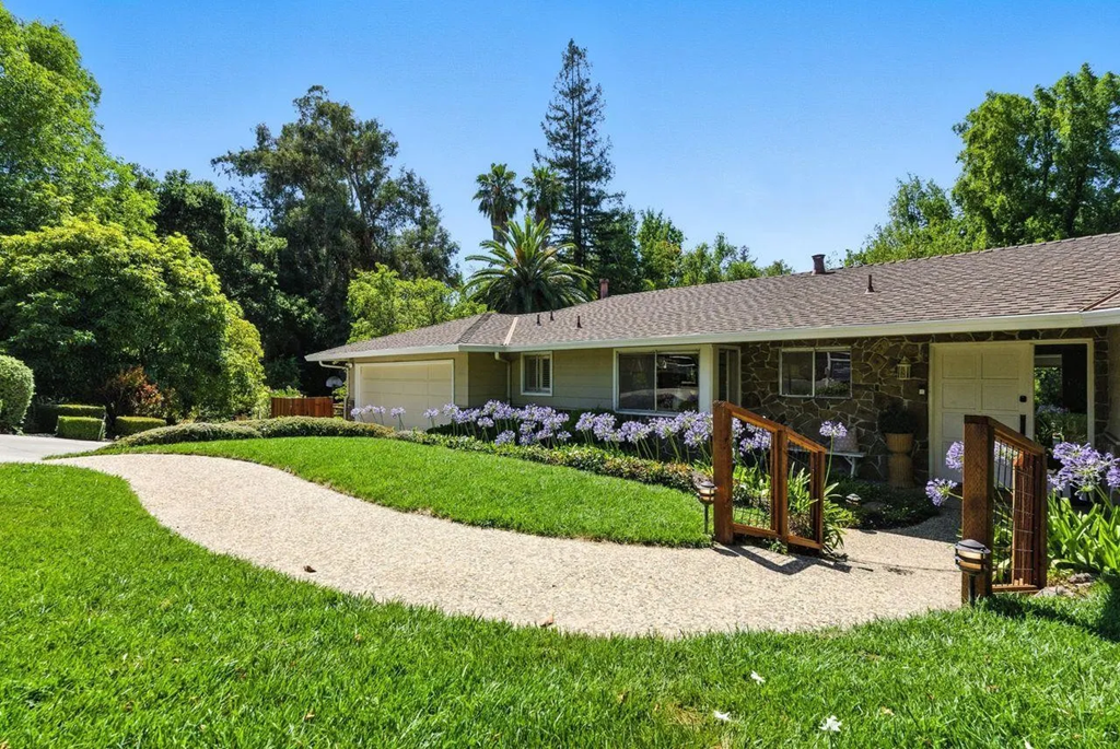 2040 Longden Cir 003.png