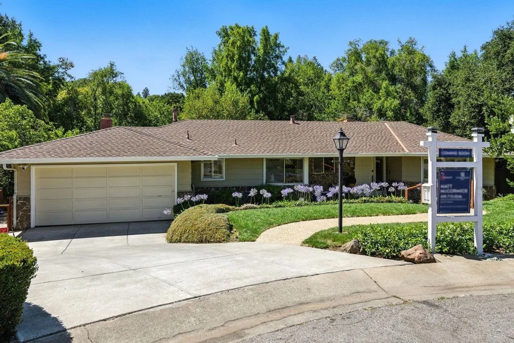 2040 Longden Cir 002.png