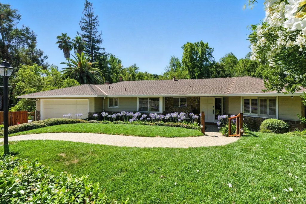 2040 Longden Cir 001.png