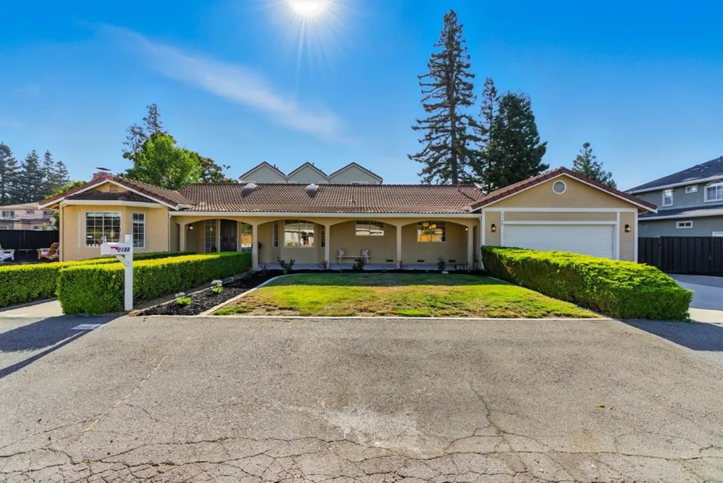 2188 Yorkshire Way, Mountain View