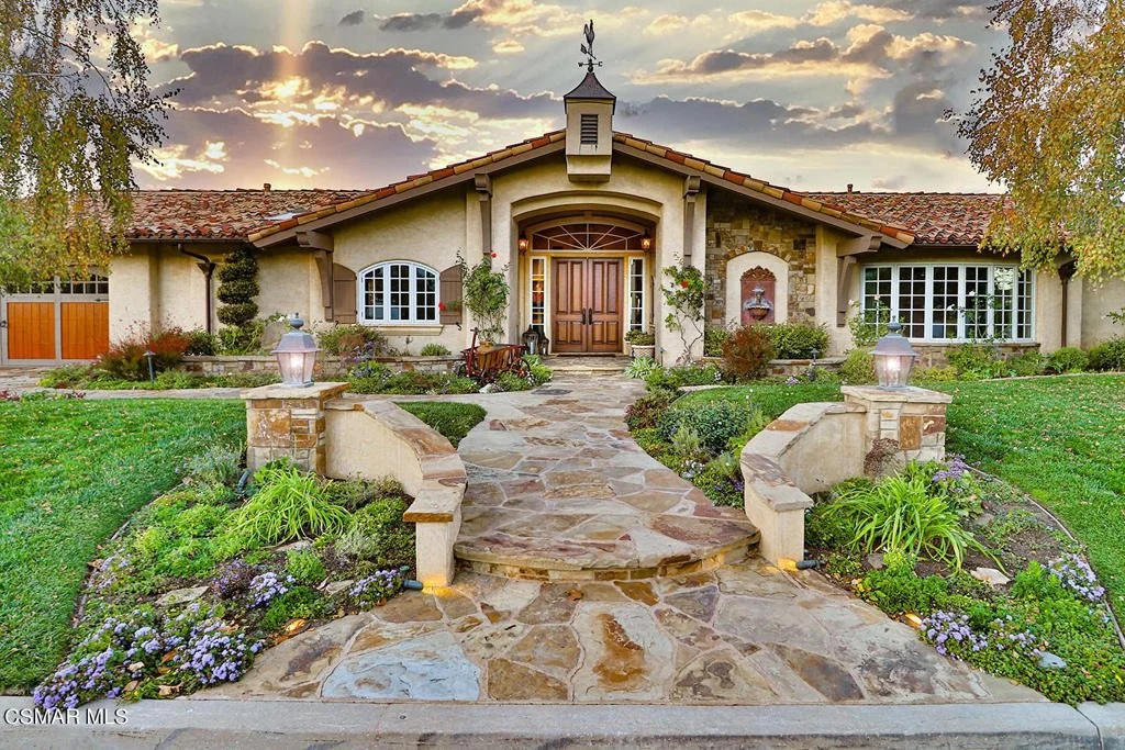 3425 Ridgeford Dr, Westlake Village