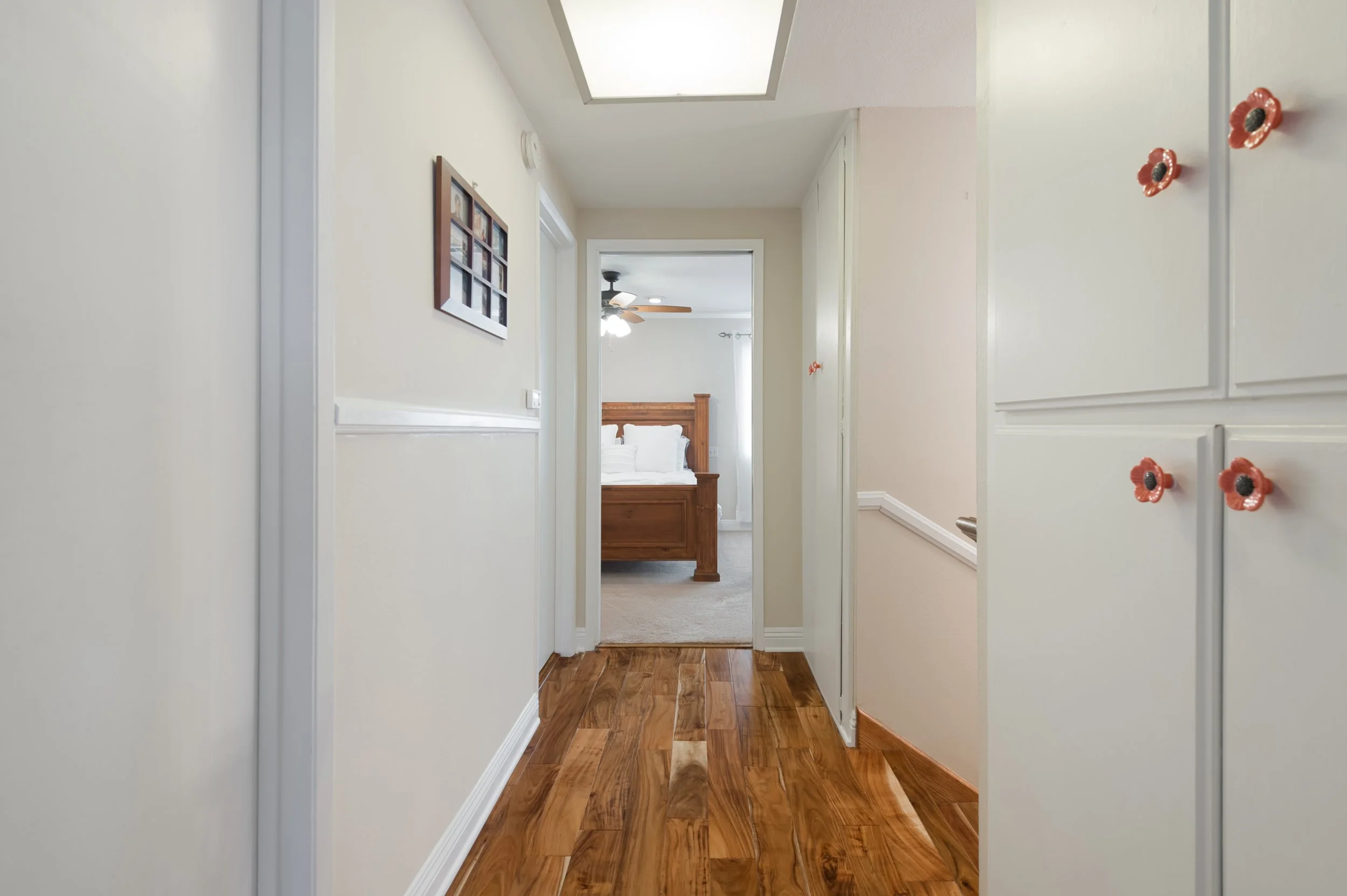 1218 Willowgreen Ct hall1.jpg