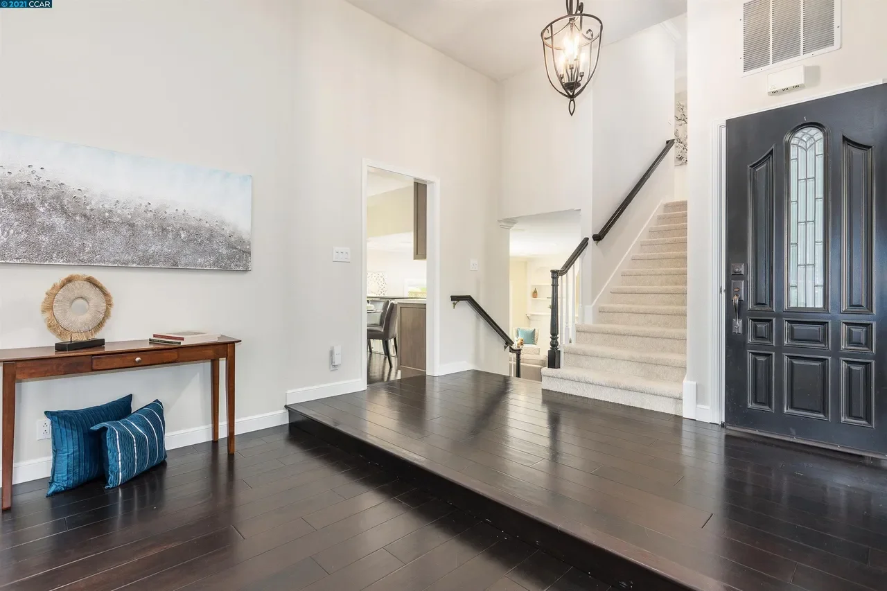 416 Saddlebrook Ln 004.webp