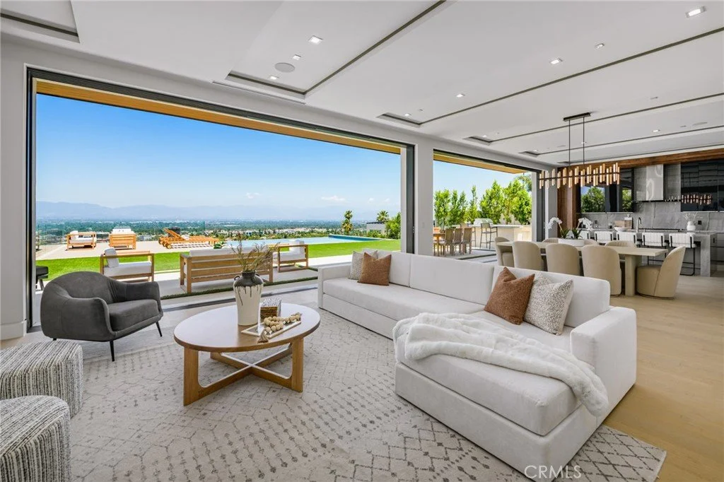 18807 Edleen Dr 001.jpg