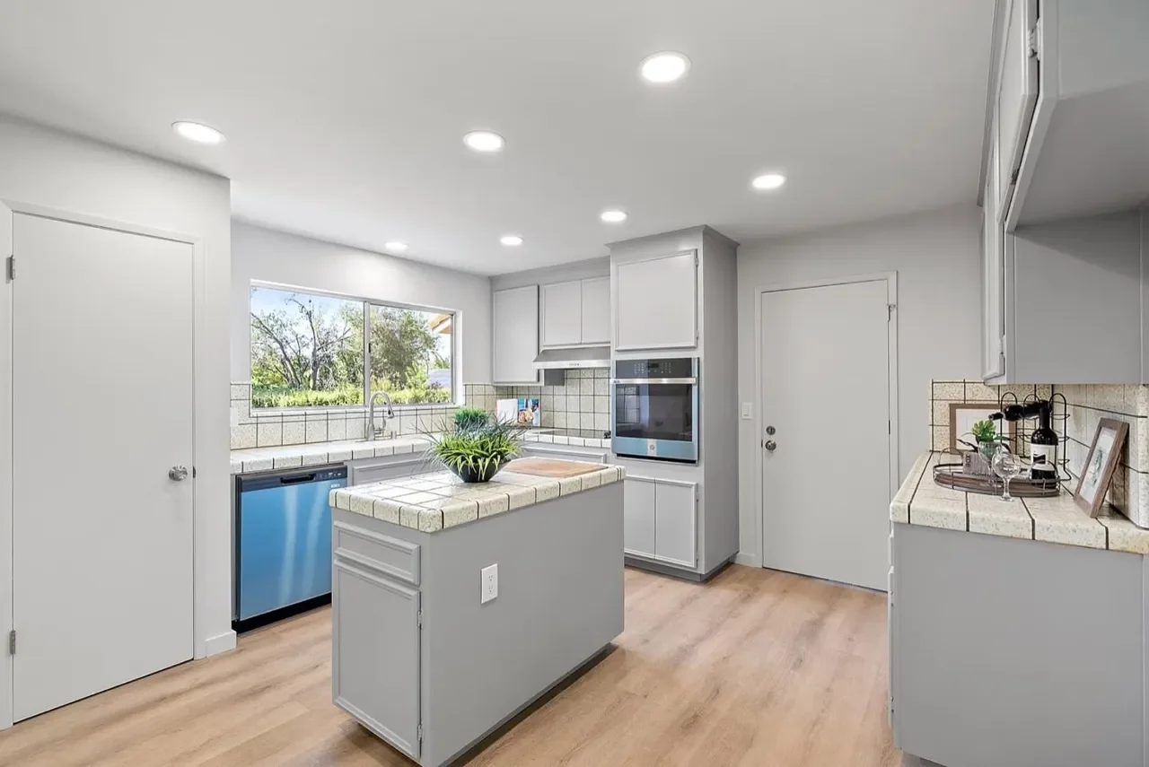 6672 Hampton Dr 013.webp