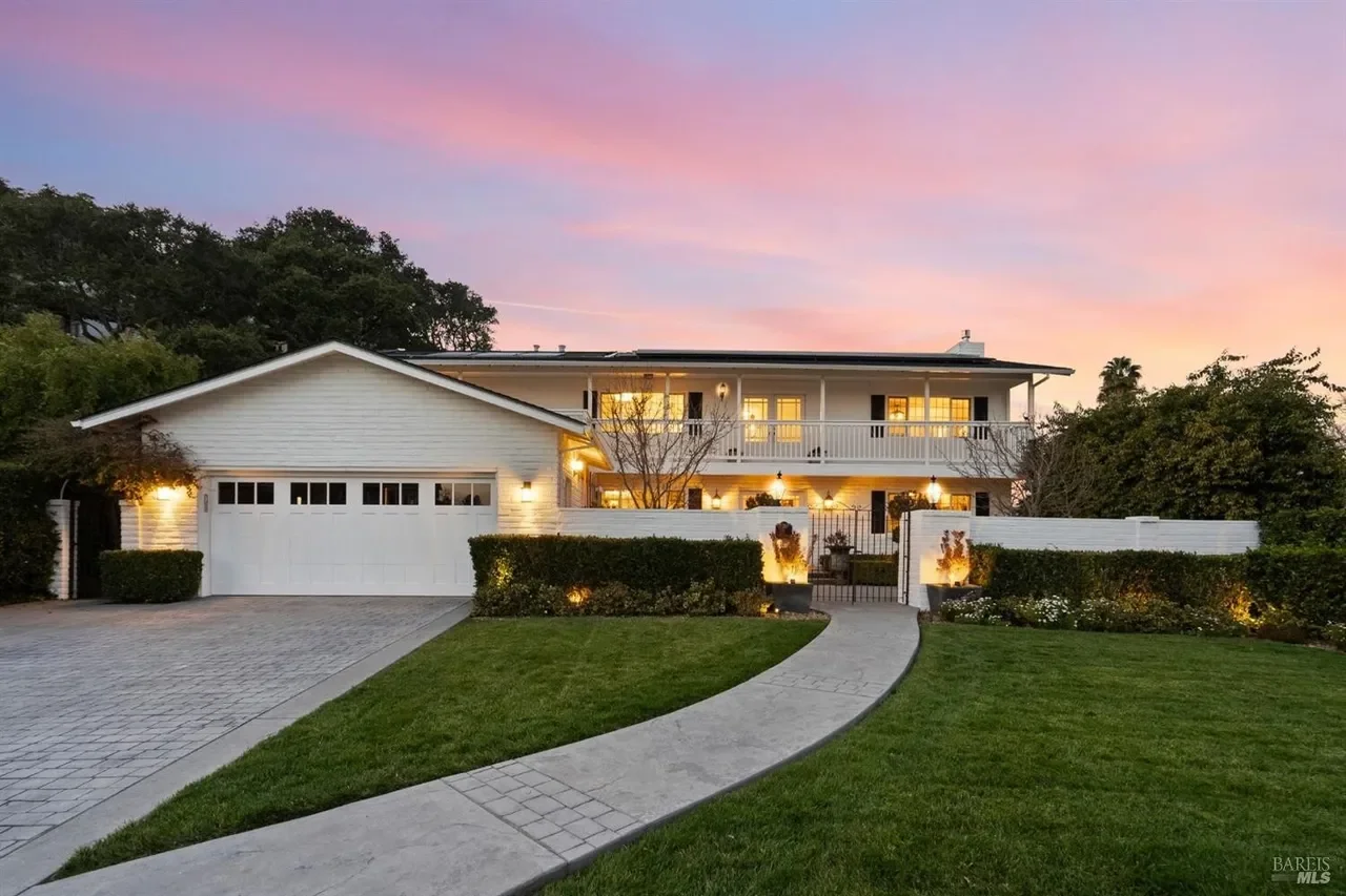 8 Nightingale Lane 001.webp