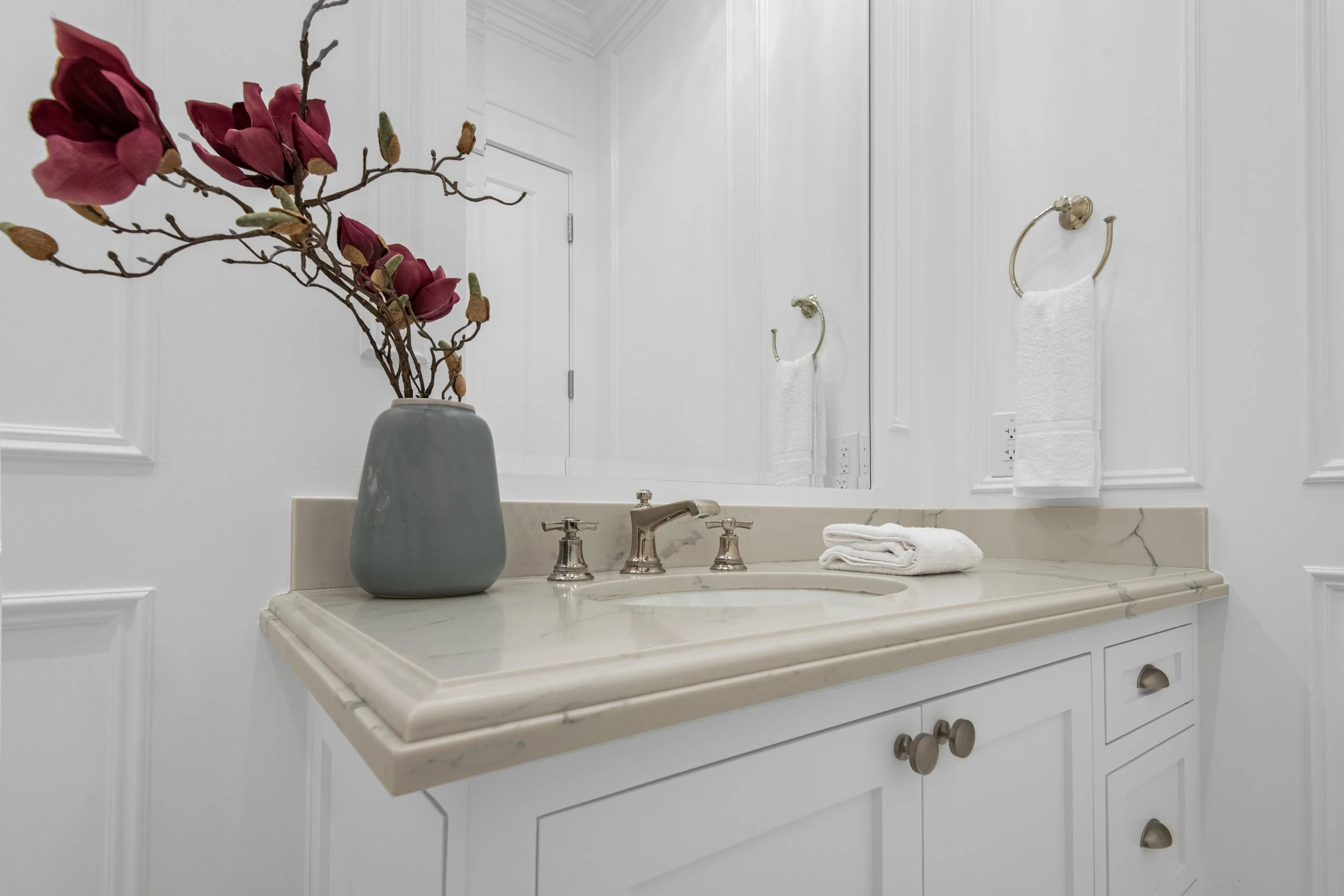 5111 Greenbush Ave bath 6.jpg