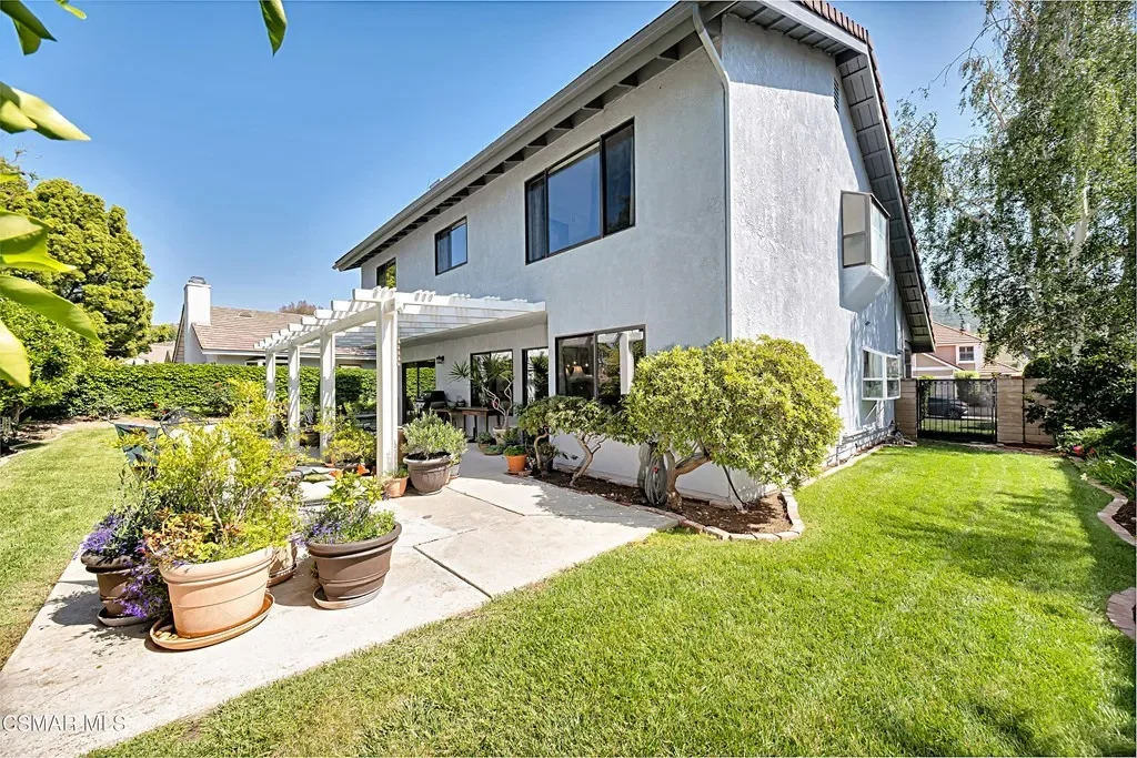 1037 Meadowcrest St 041.webp