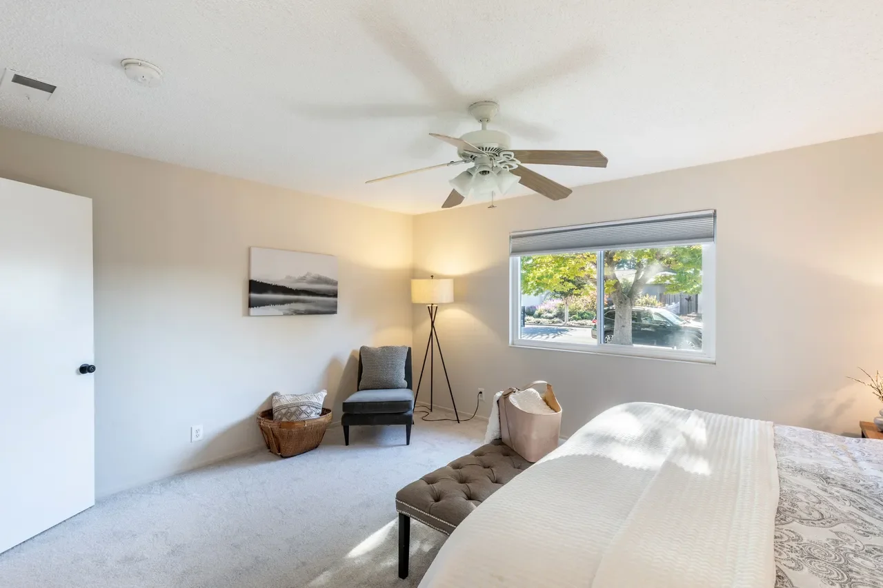 2070 Kaywoodie St 019.webp