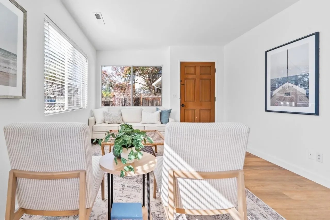 526 Harriet Ave 006.webp