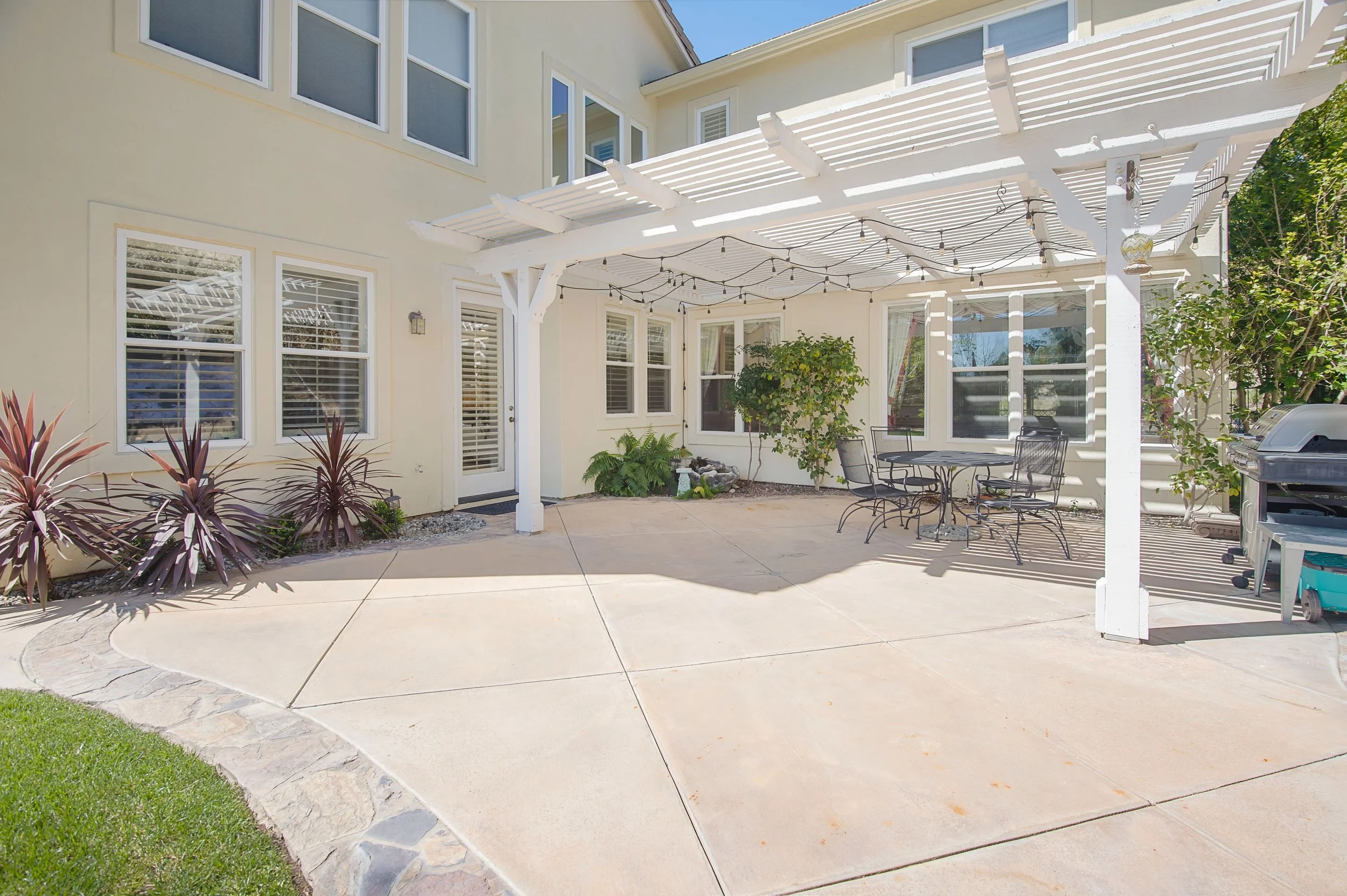 1068 N Country Club yd5.jpg