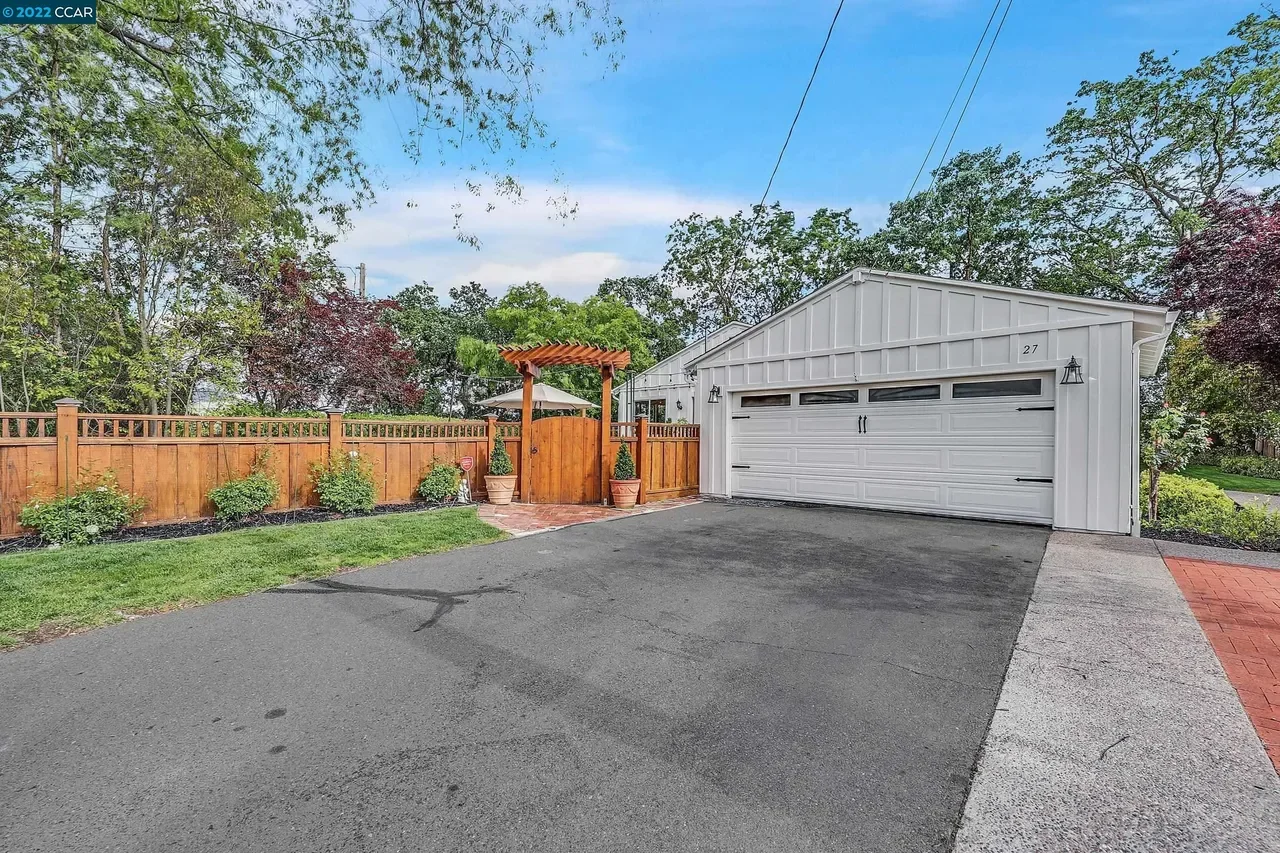 27 Nob Hill Dr 008.webp