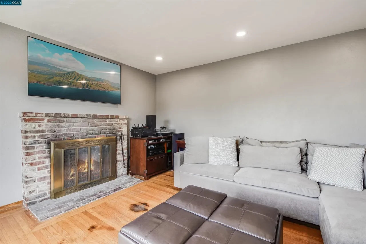 7816 Hillmont Dr 009.webp