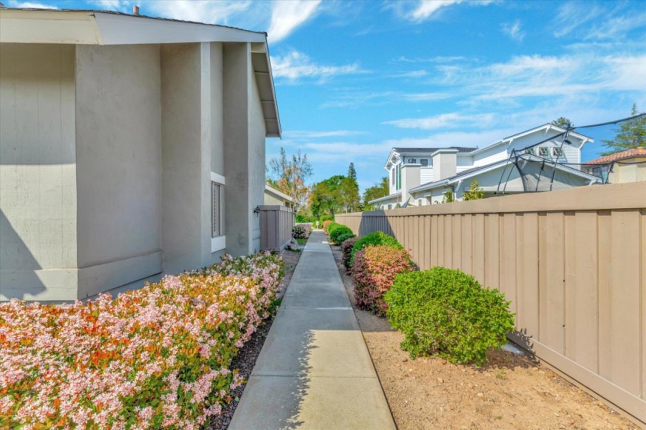 107 Escobar Ct 052.jpg