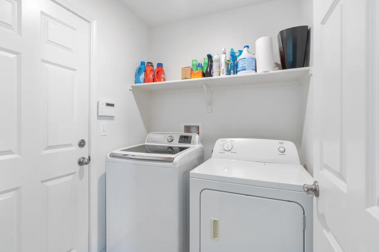 17982 Monterey St 024.webp