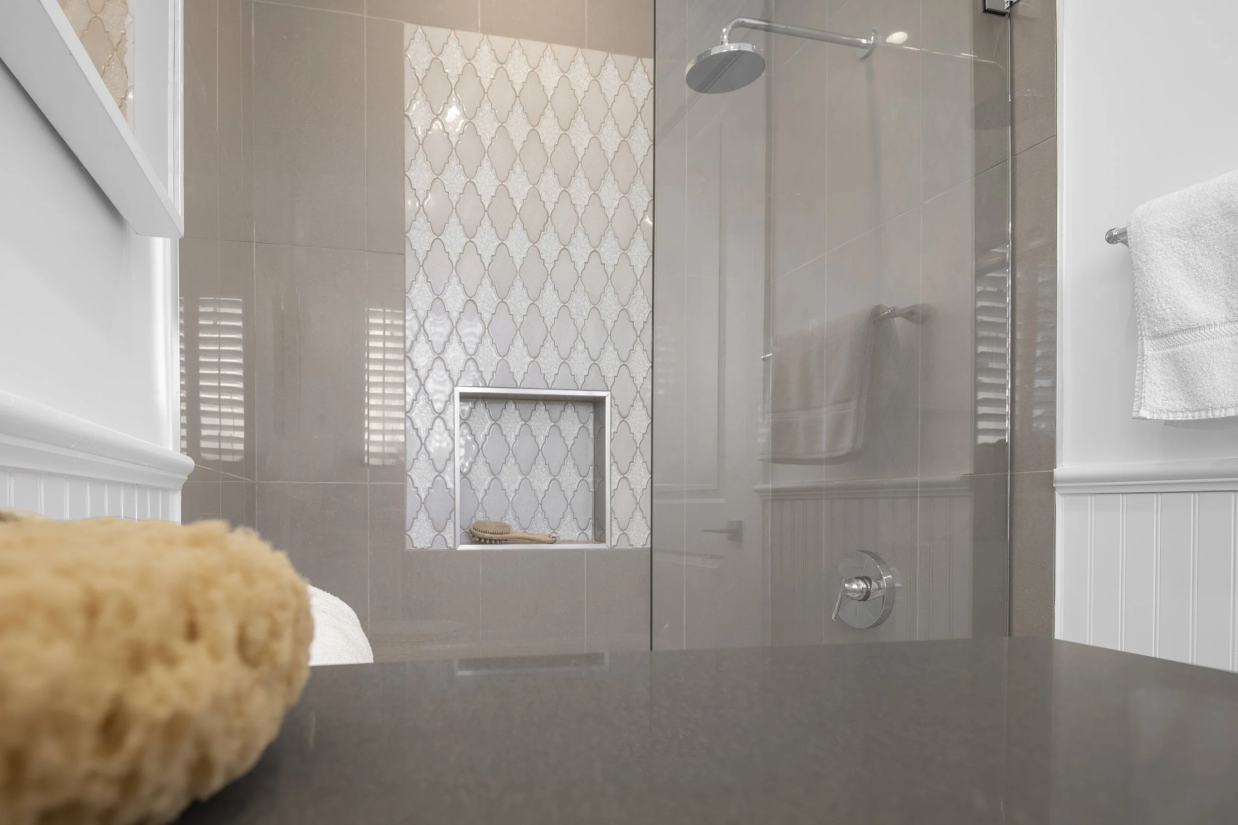 5111 Greenbush Ave bath 4.jpg