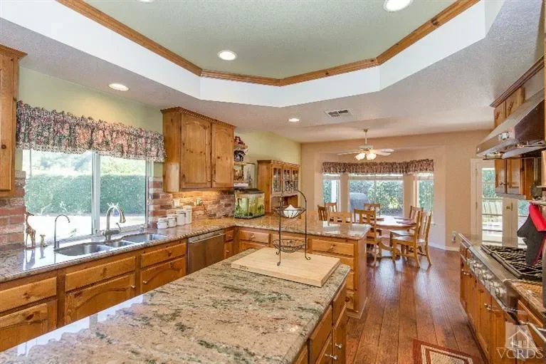 512 Meadowrun St 004.webp