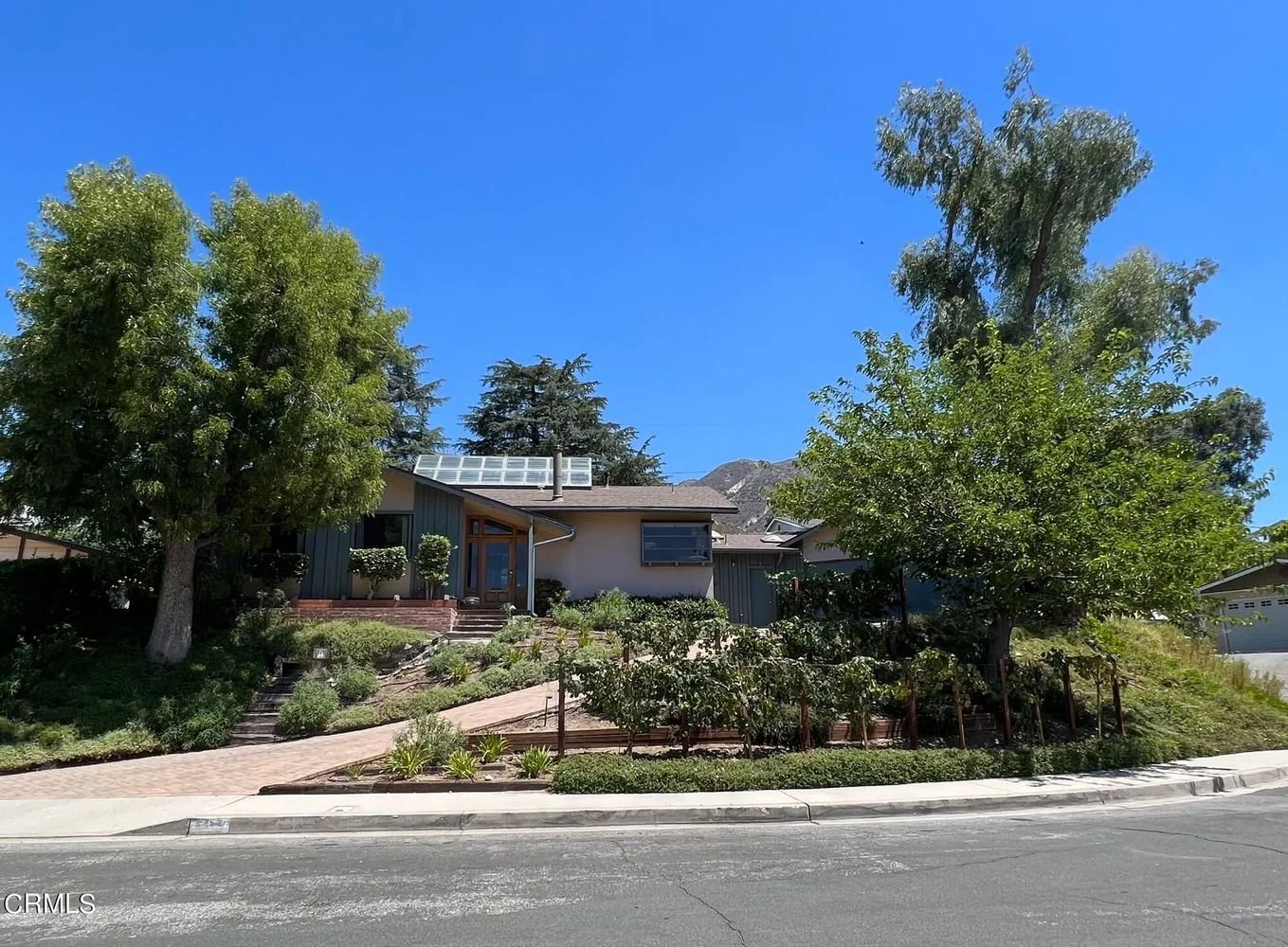 3451 Brookhill St 003.jpg