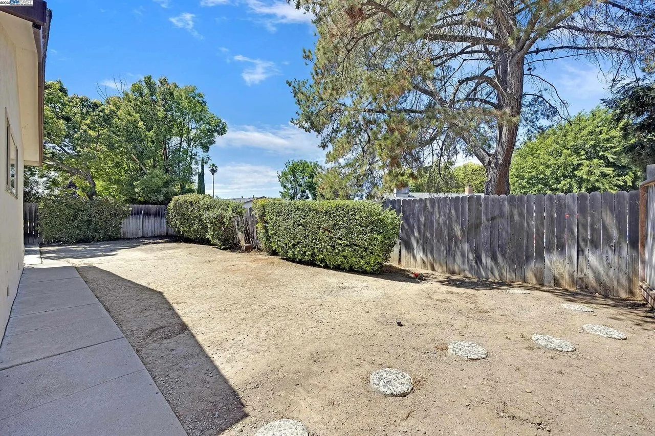 3962 Fordham Way 034.jpg