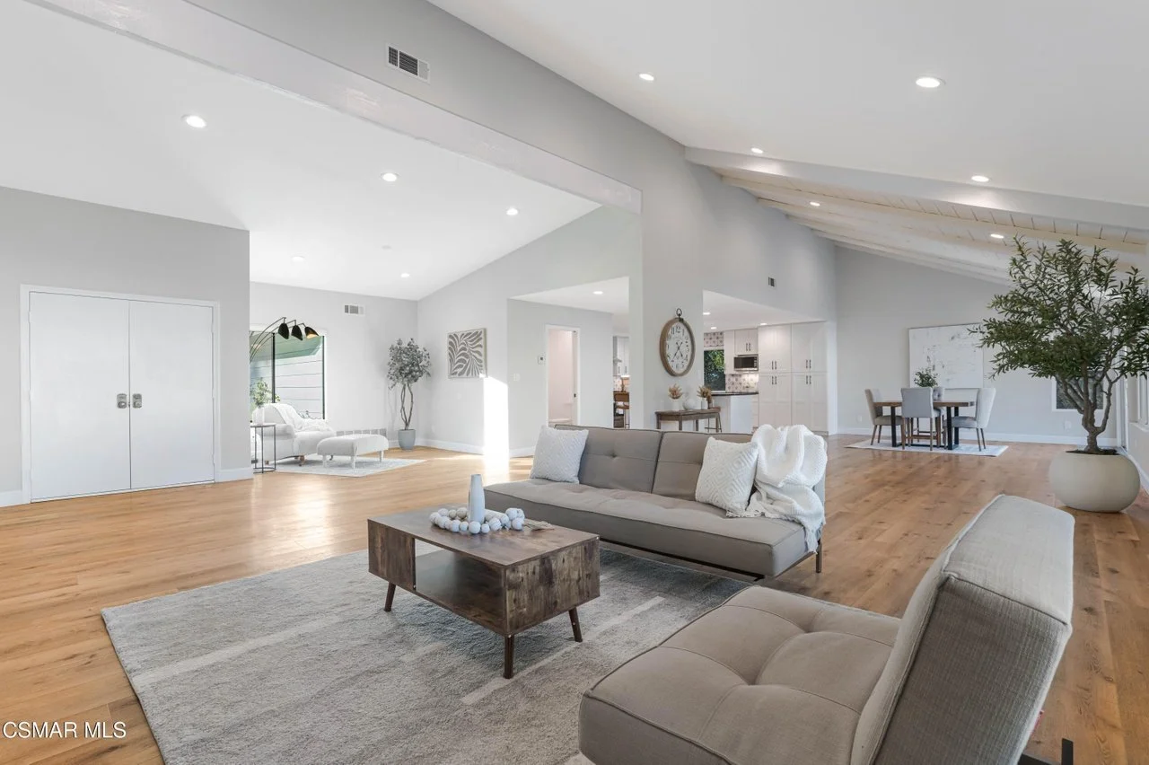 568 Bristol Ave 010.jpg