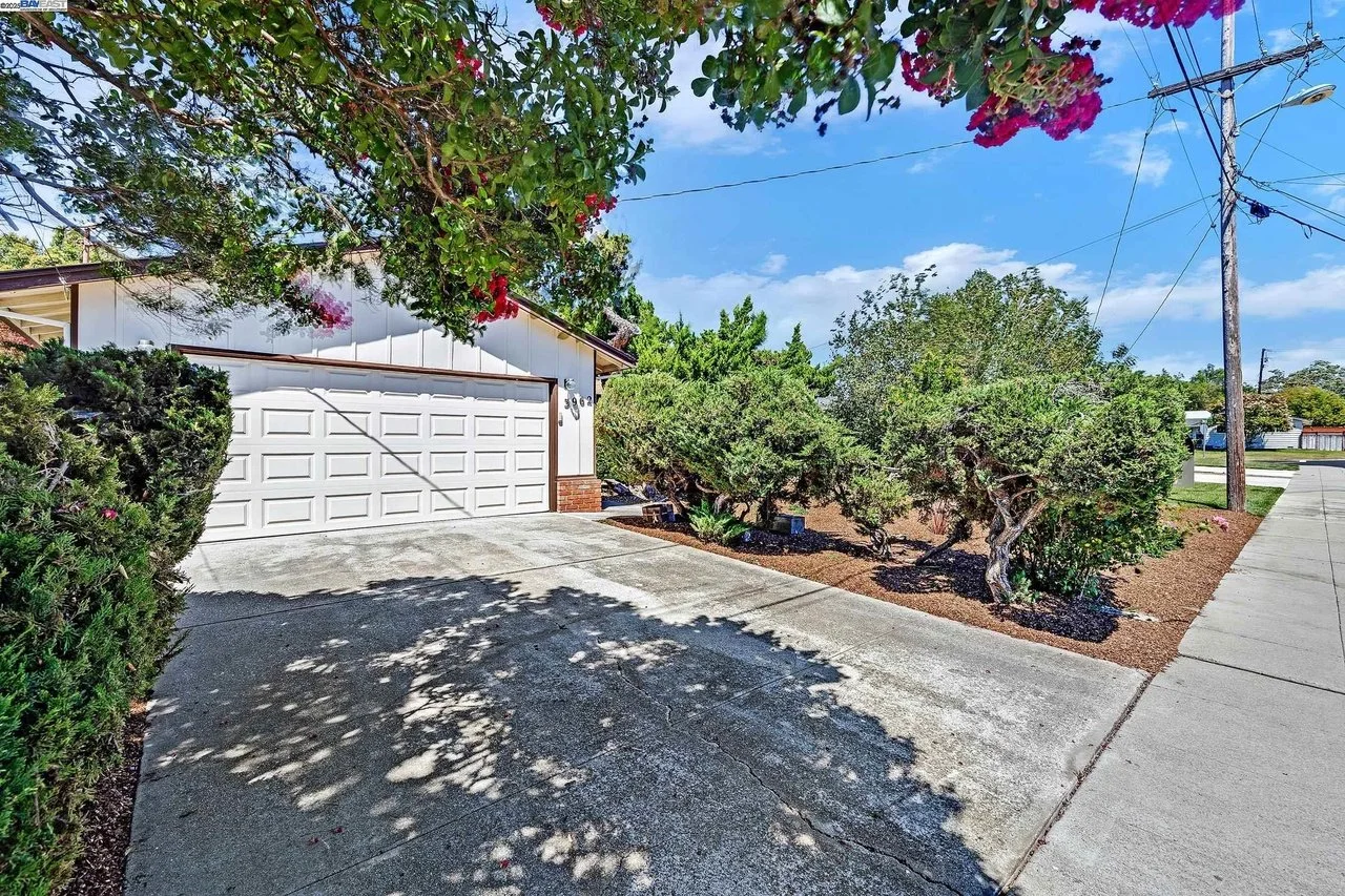 3962 Fordham Way 003.jpg