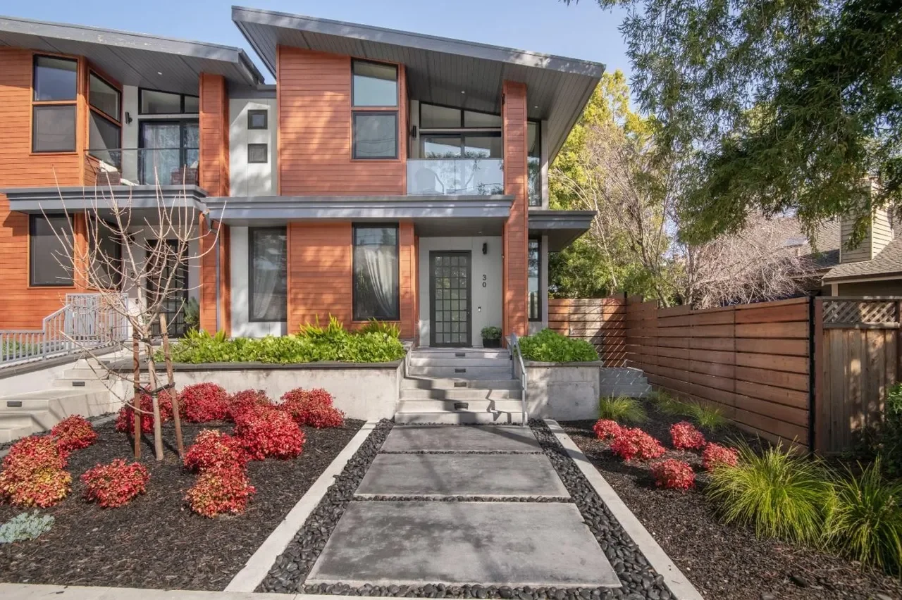 30 Roberts Rd 001.webp