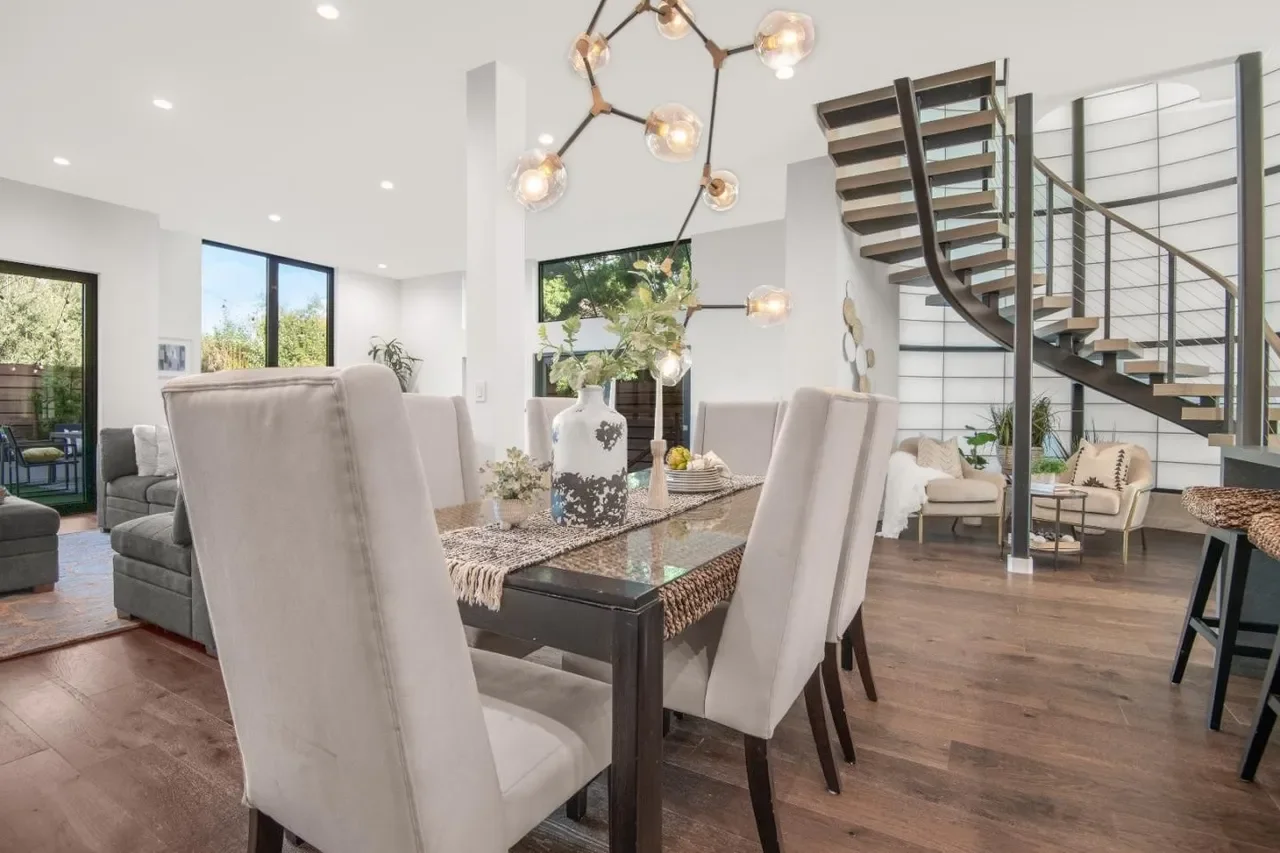 30 Roberts Rd 006.webp