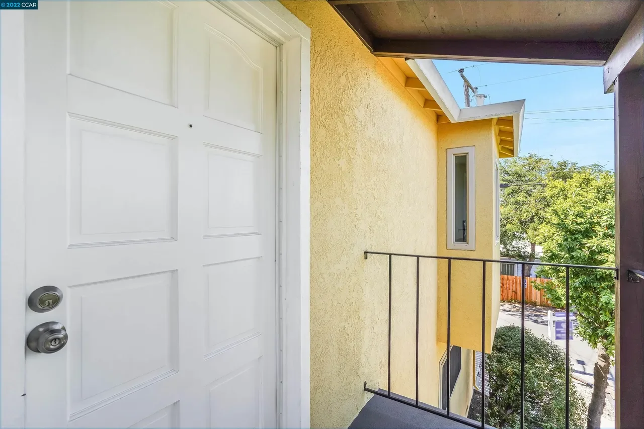 16640 Rolando Ave 011.webp