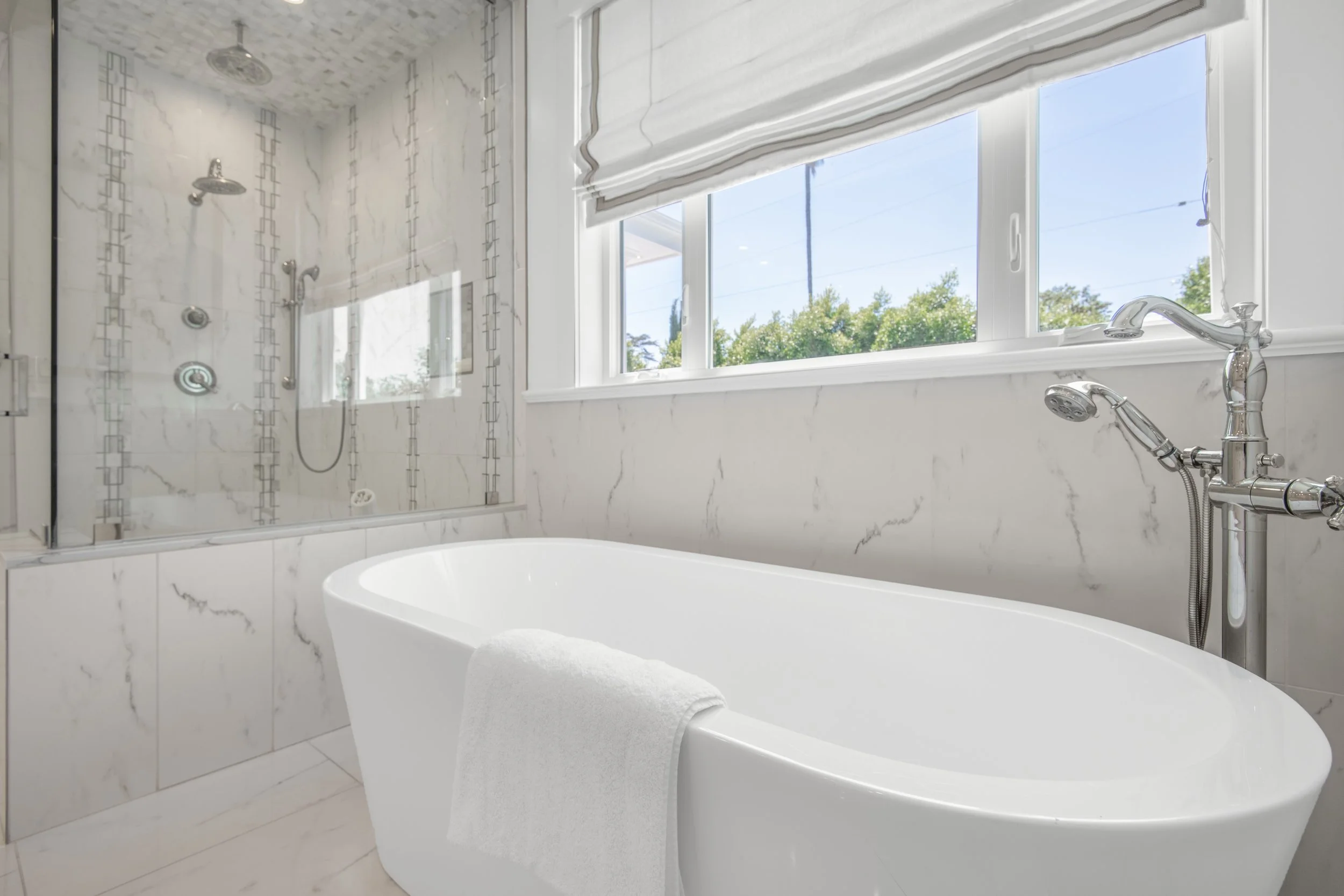 5111 Greenbush Avepri bath 2.jpg