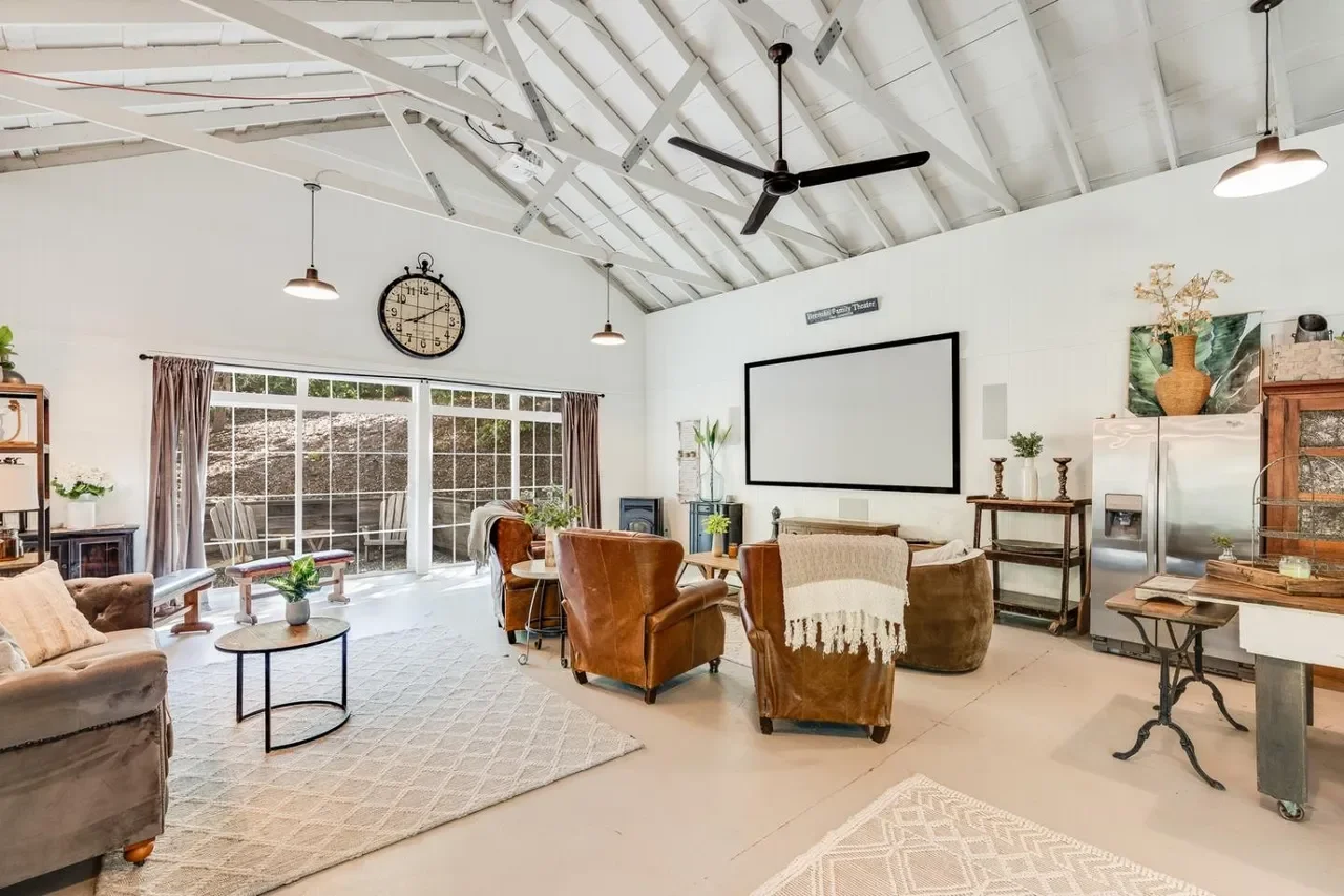 16466 Bonnie Ln 050.webp