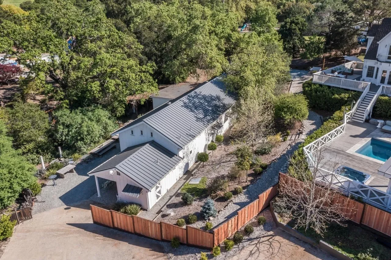 16466 Bonnie Ln 044.webp