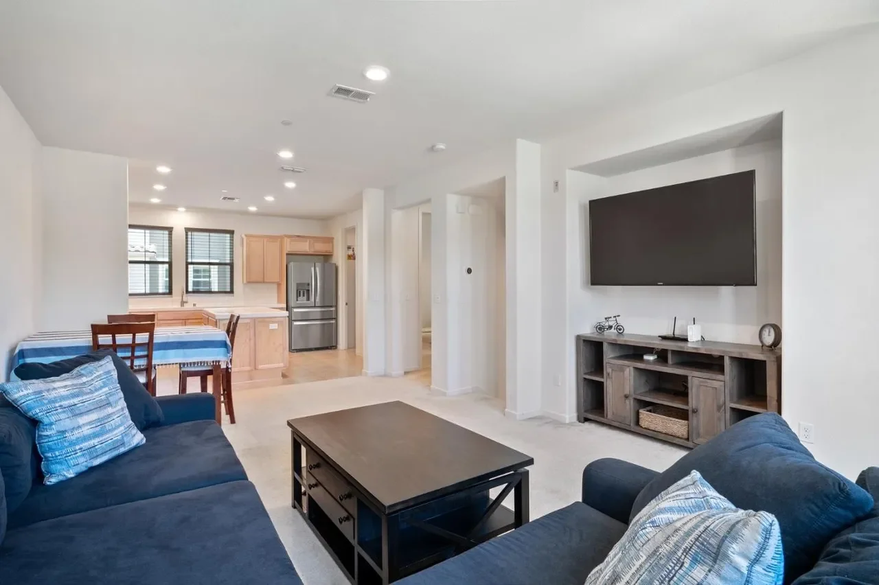 17982 Monterey St 008.webp