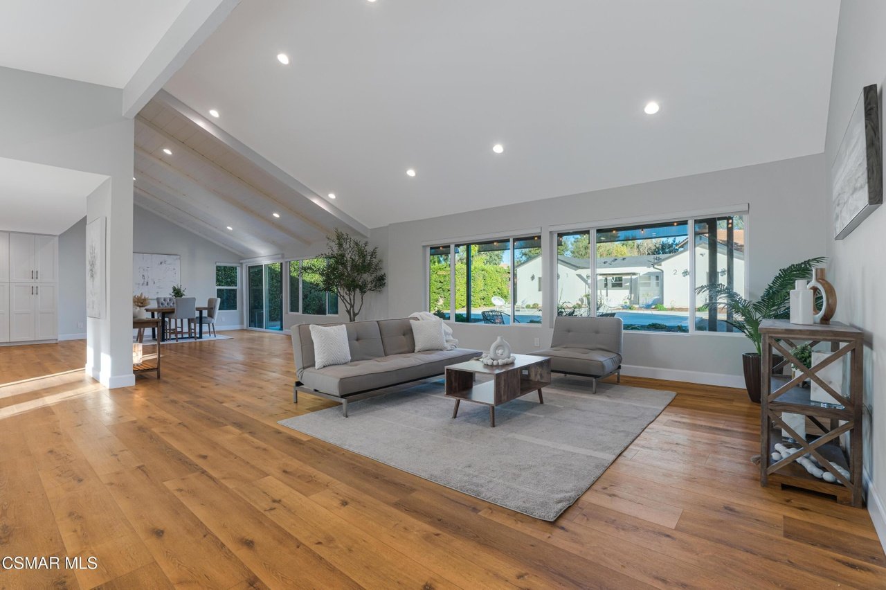 568 Bristol Ave 025.jpg