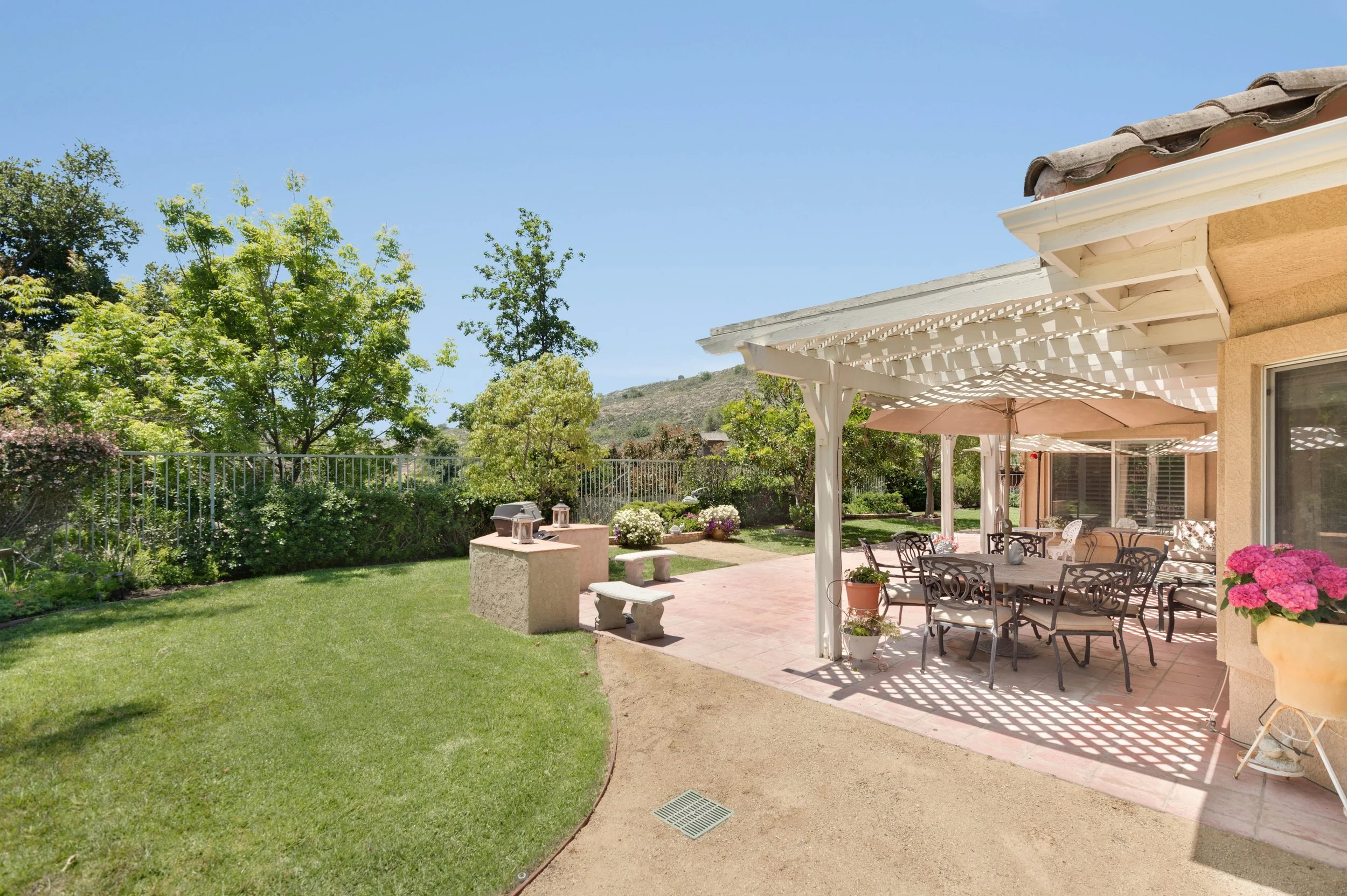 511 Meadowrun St back1.jpg