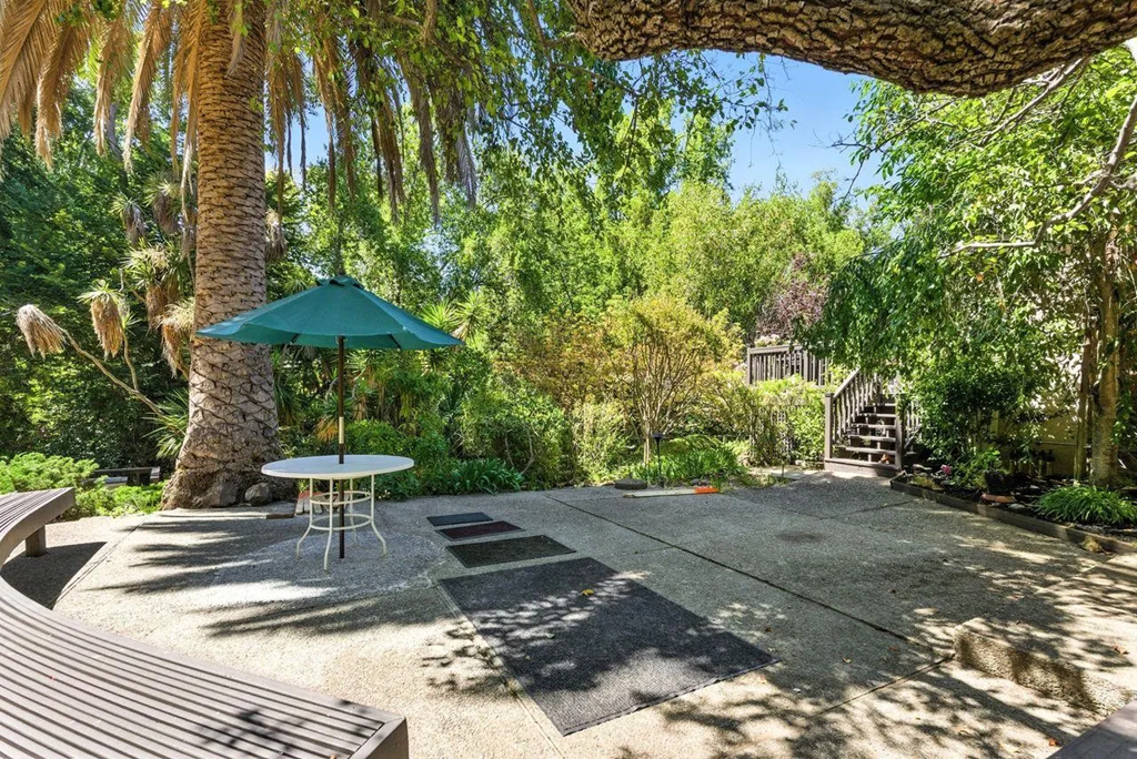 2040 Longden Cir 028.png