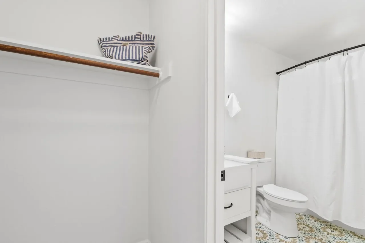 526 Harriet Ave 023.webp