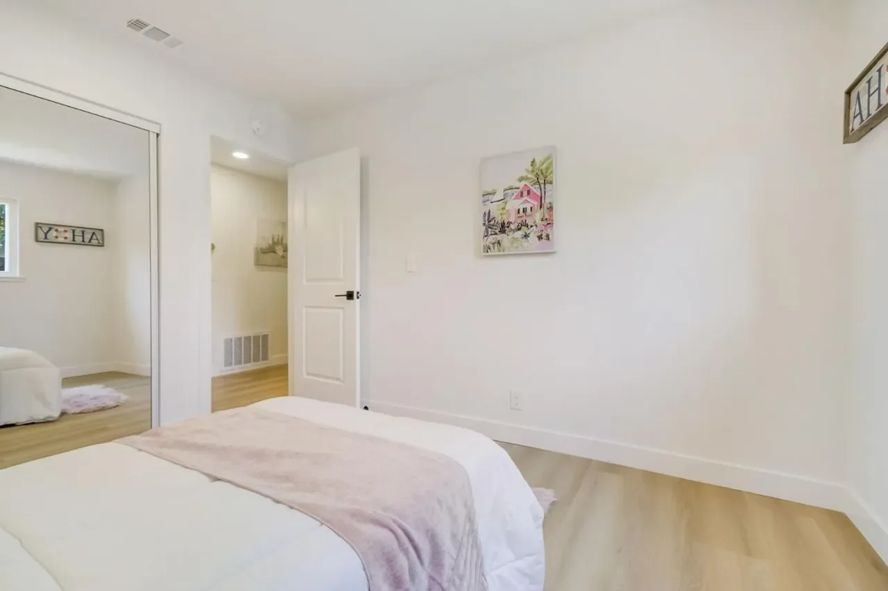 2829 Sand Point Dr 011.webp