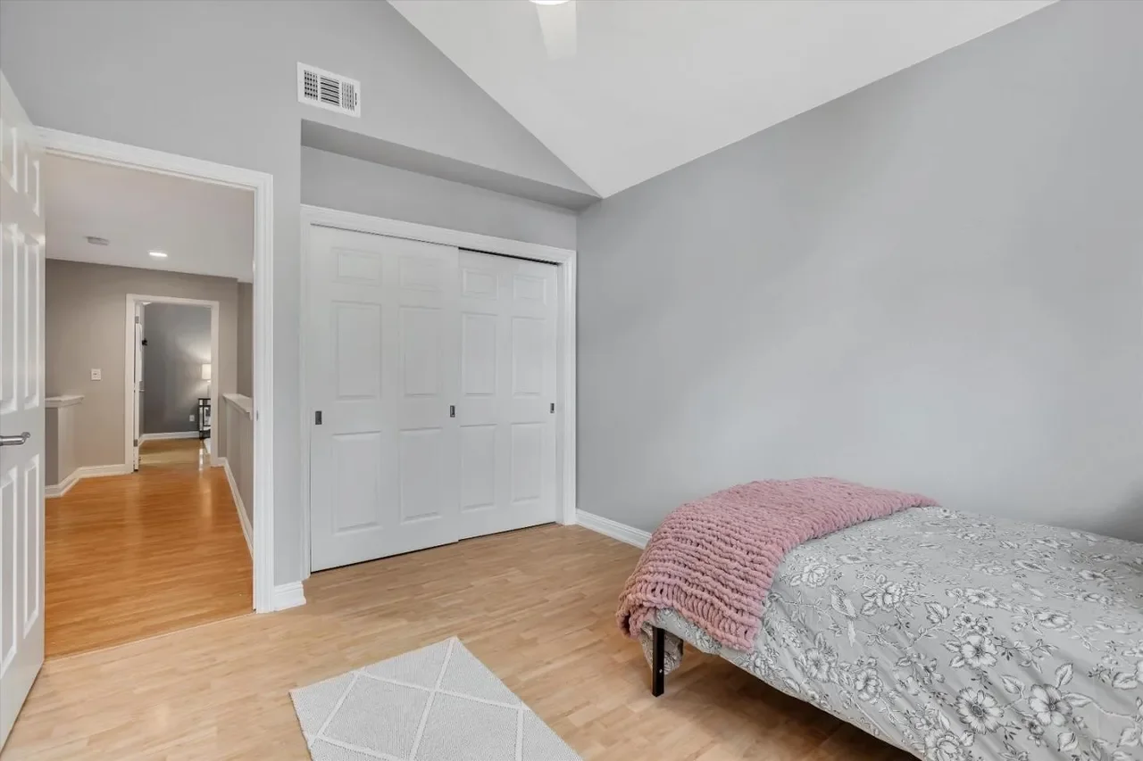 1704 Fountain Springs Cir 015.webp