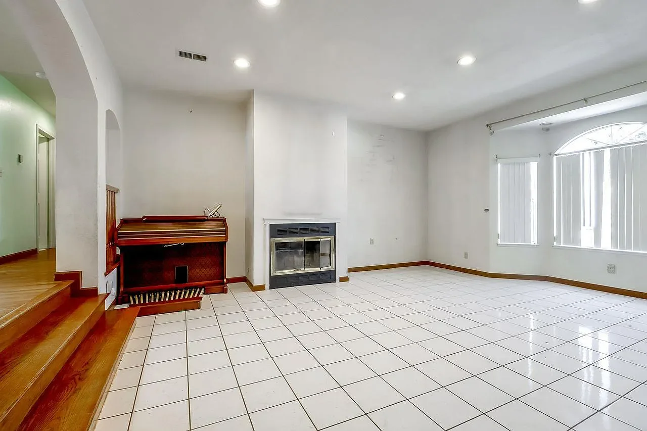 1223 Rose Ave 007.webp