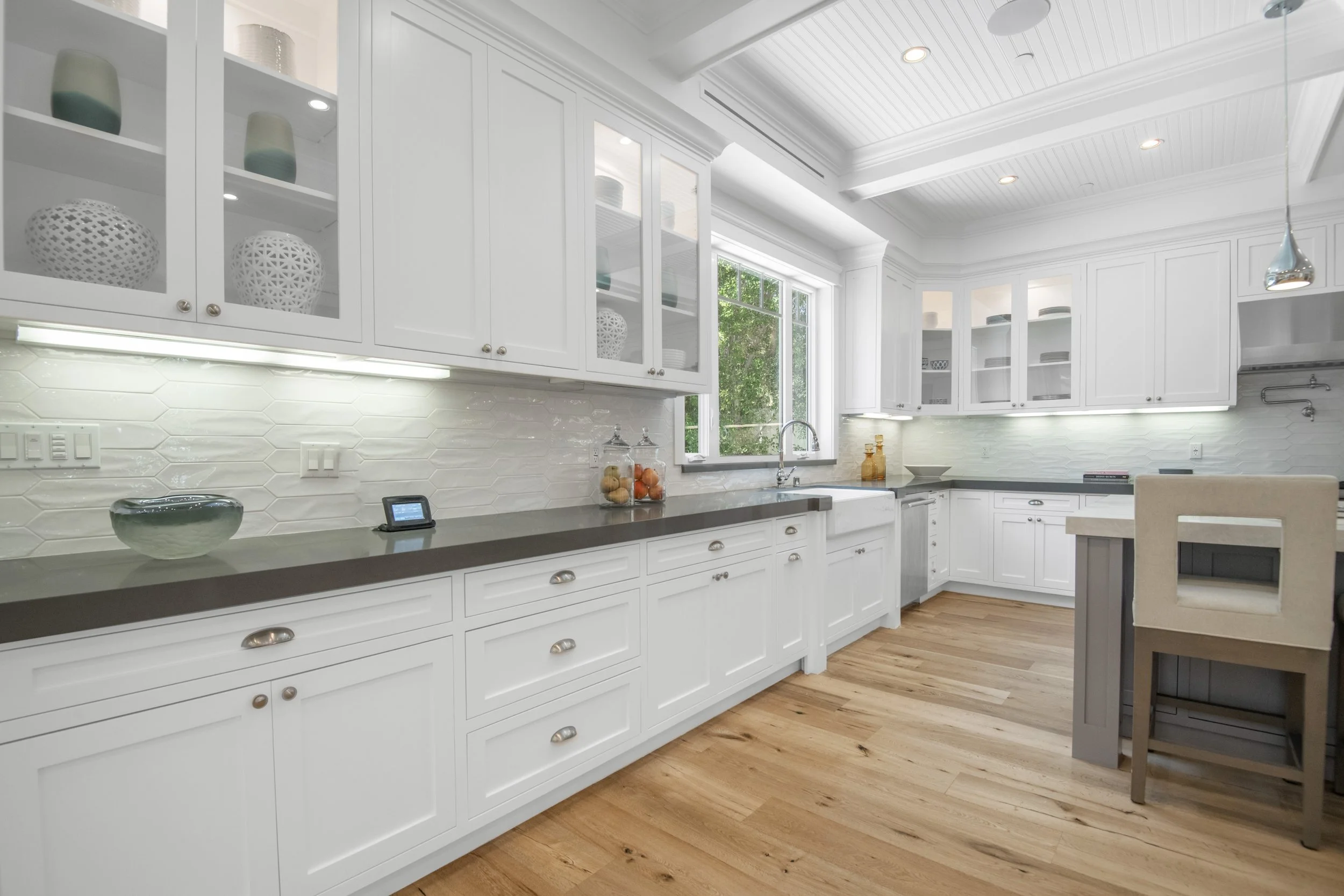 5111 Greenbush Ave kit 2.jpg