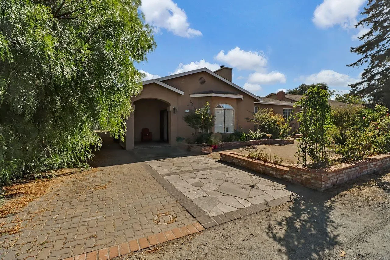 1223 Rose Ave 002.webp