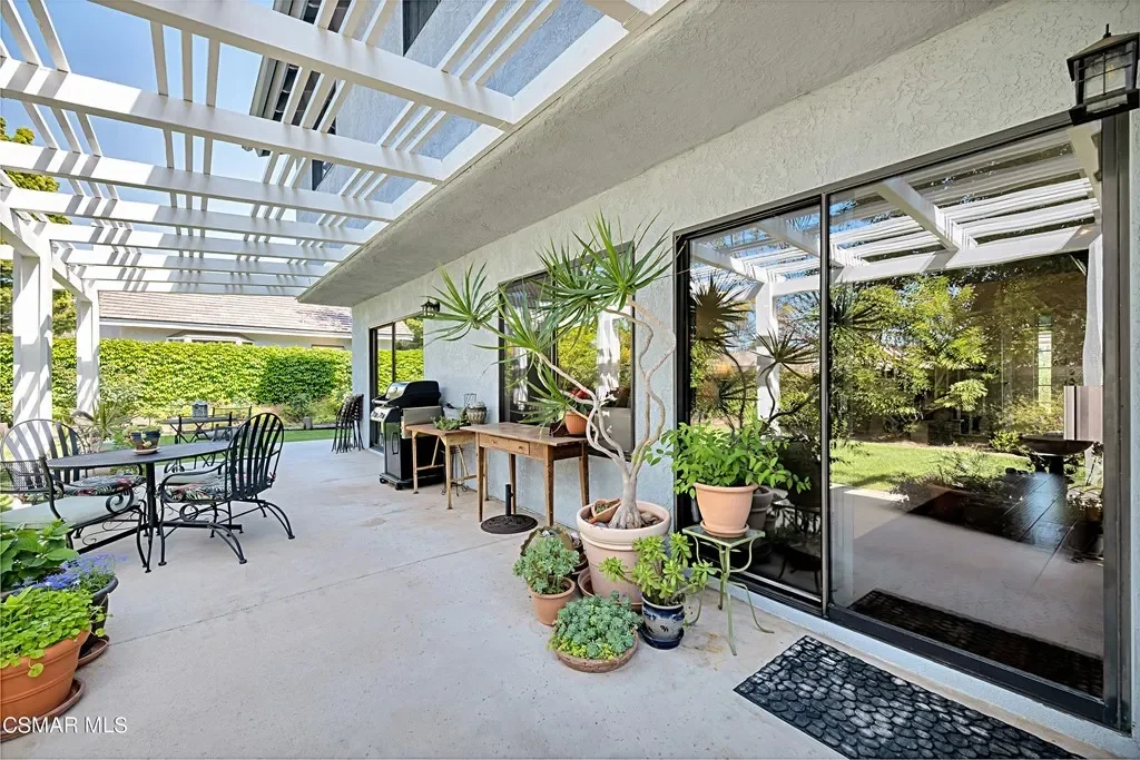 1037 Meadowcrest St 042.webp