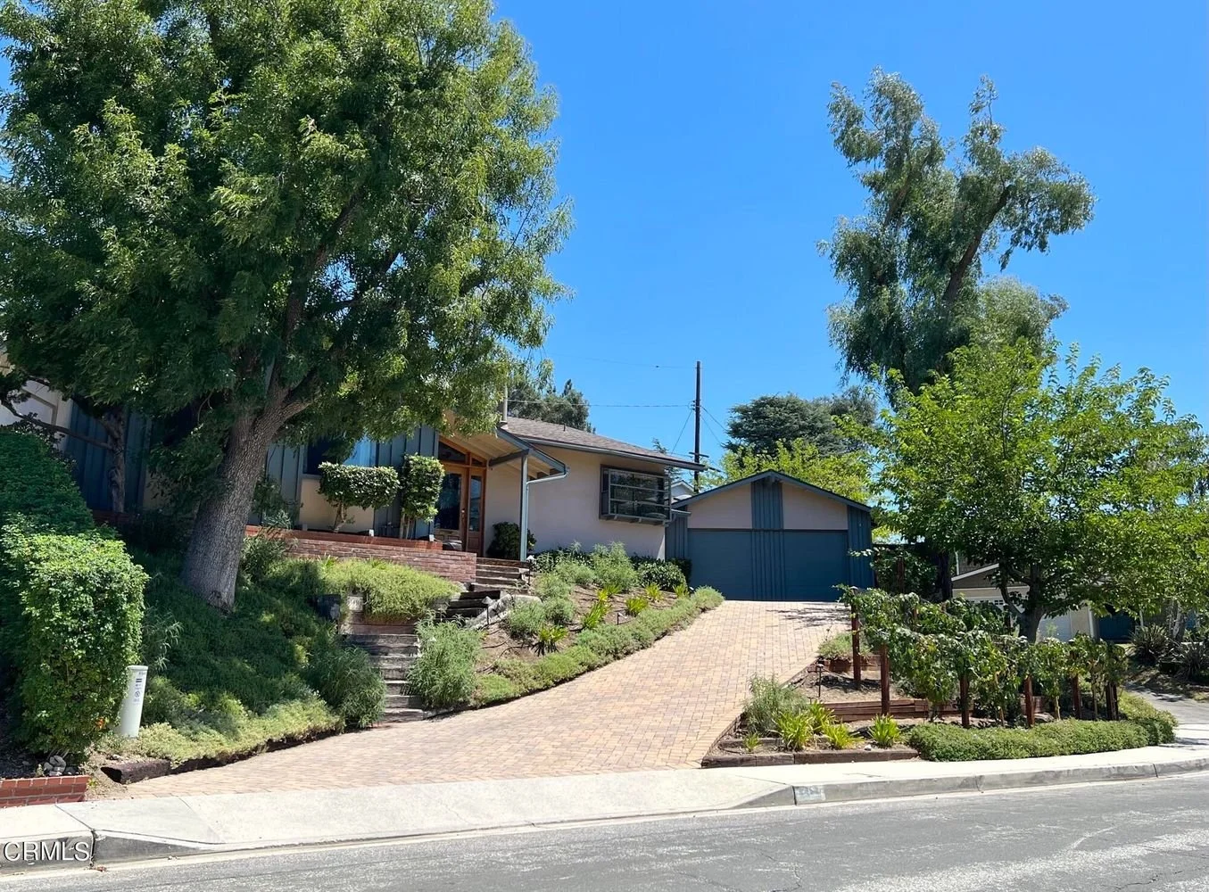 3451 Brookhill St 002.jpg