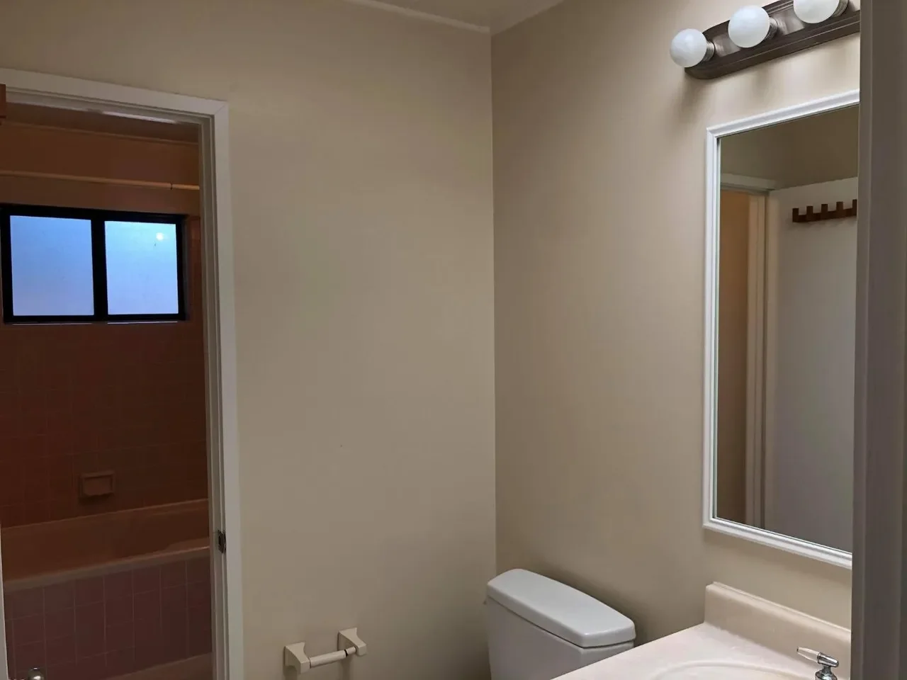 4256 Ruthelma Ave 013.webp