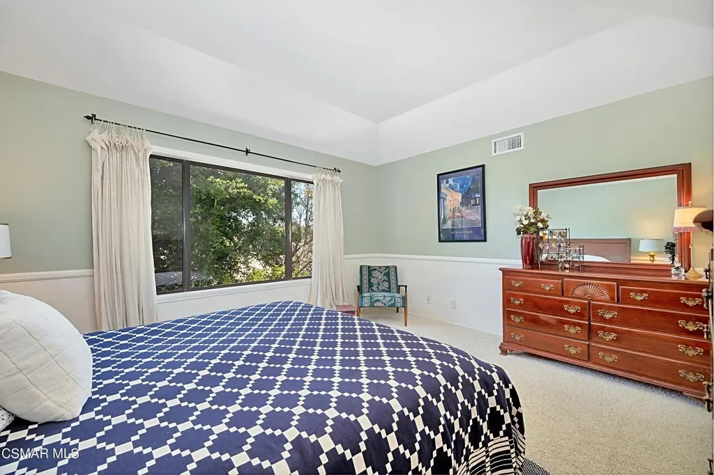 1037 Meadowcrest St 034.webp