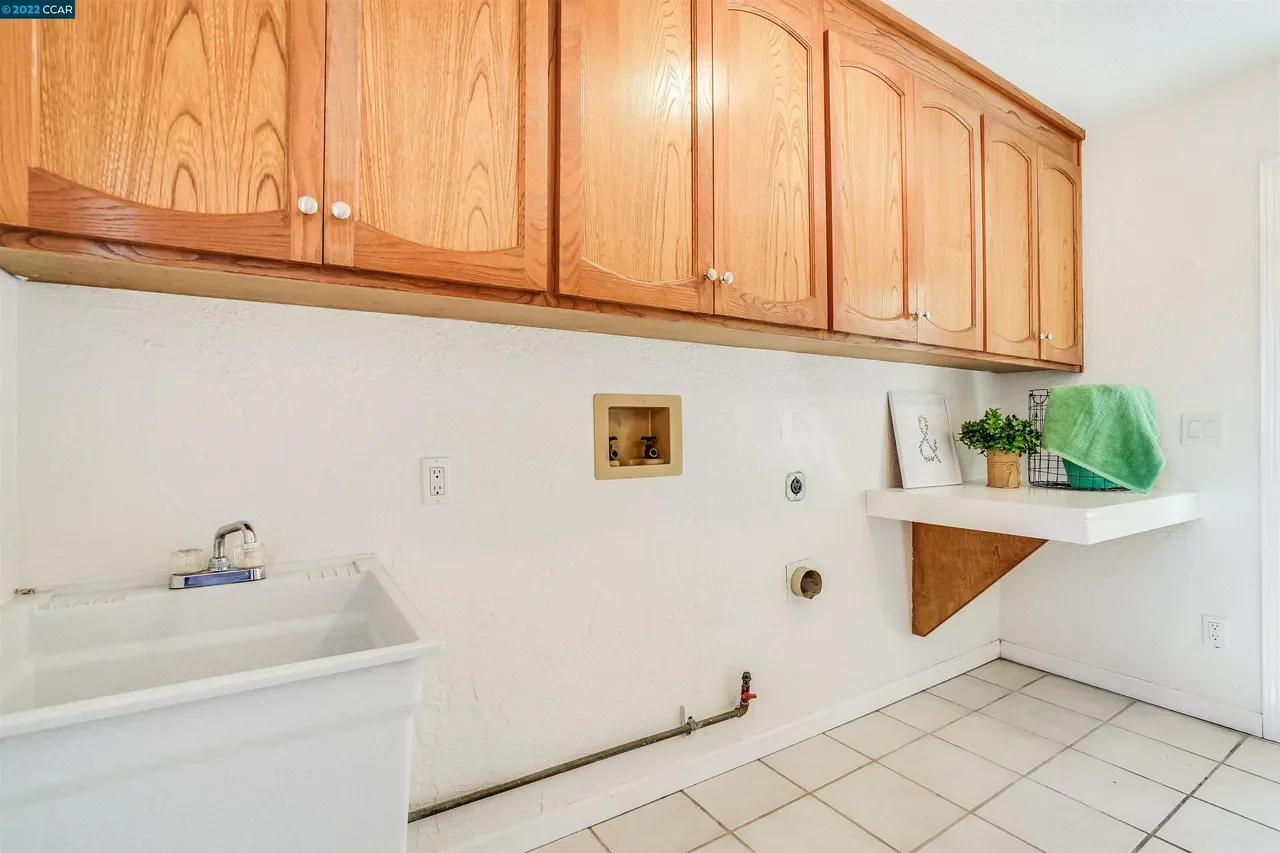 16640 Rolando Ave 020.webp