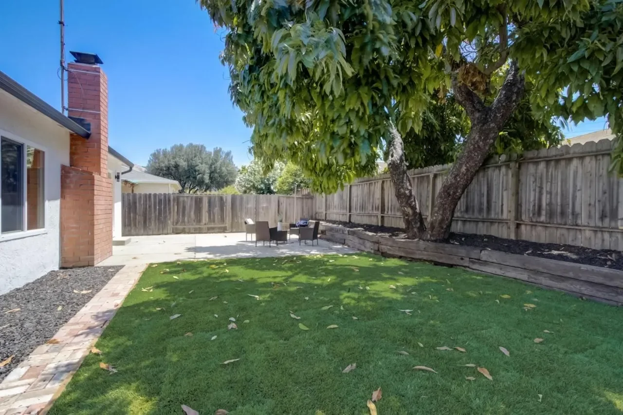 2829 Sand Point Dr 020.webp