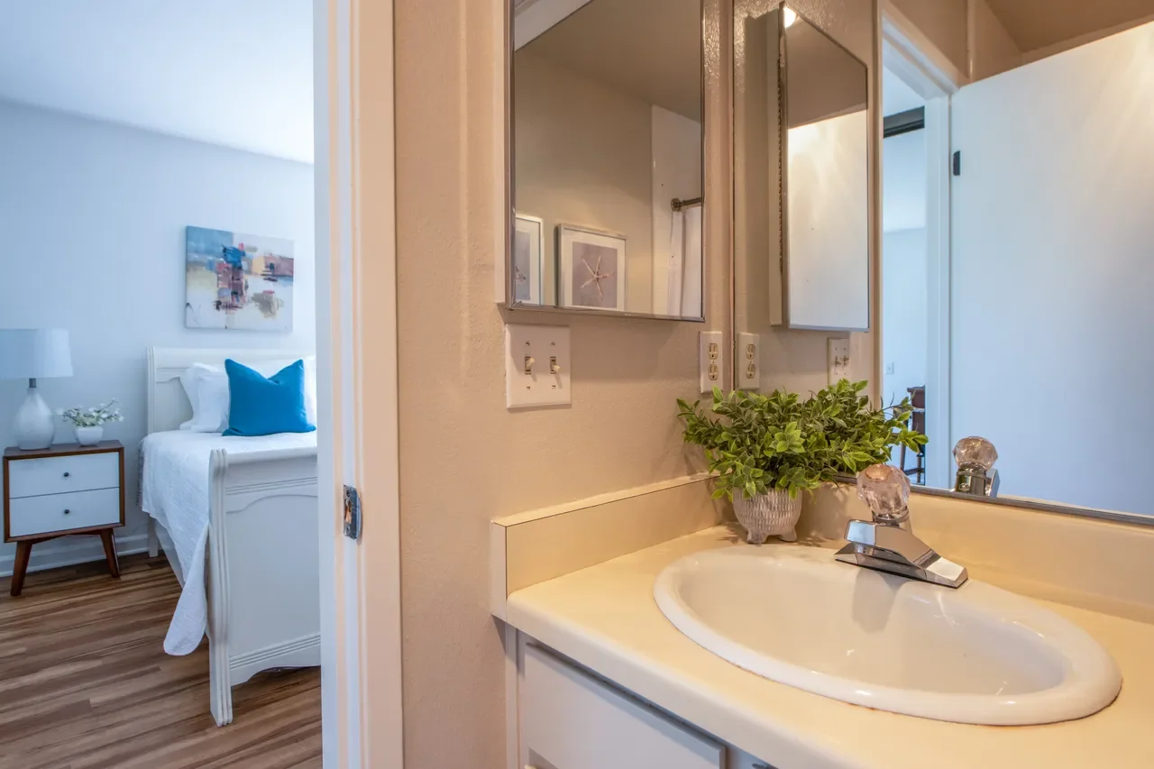 109 Headlands Ct 024.webp